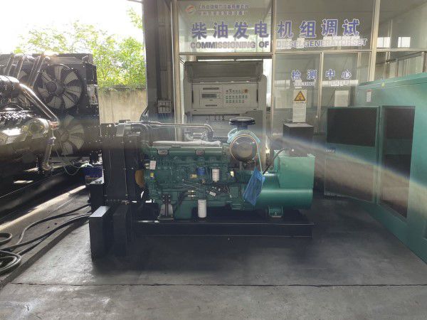 南昌客户450KW扬柴柴油发电机组，准时完工发货(图1)
